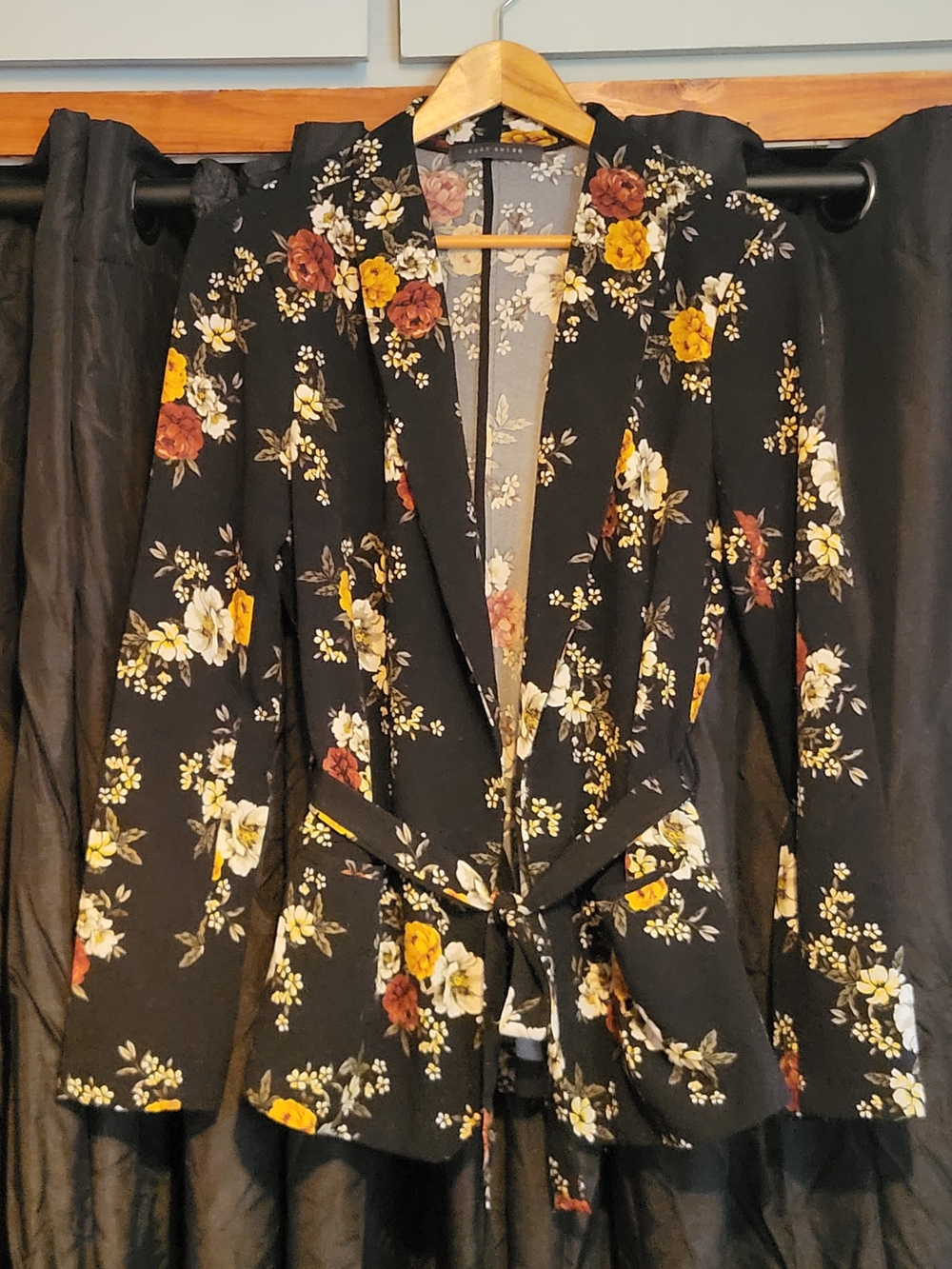 Suzy Shier Black Floral Tie-Waist Blazer Jacket